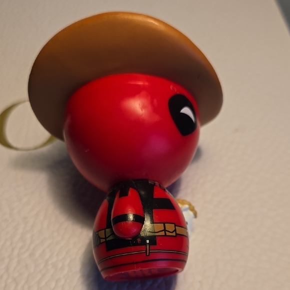 Red Deadpool Cowboy and Rocket Figurine Set - Picture 4 of 10